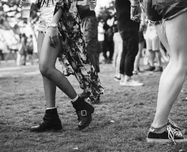 crowd-walking-in-music-festival-event