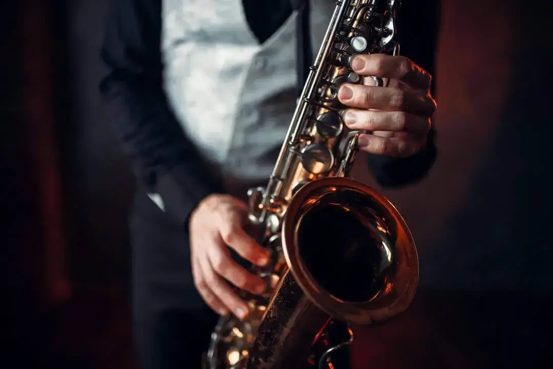 jazz-man-hands-holding-saxophone-closeup