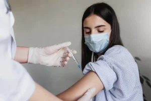 the-doctor-injects-the-vaccine-to-the-girl