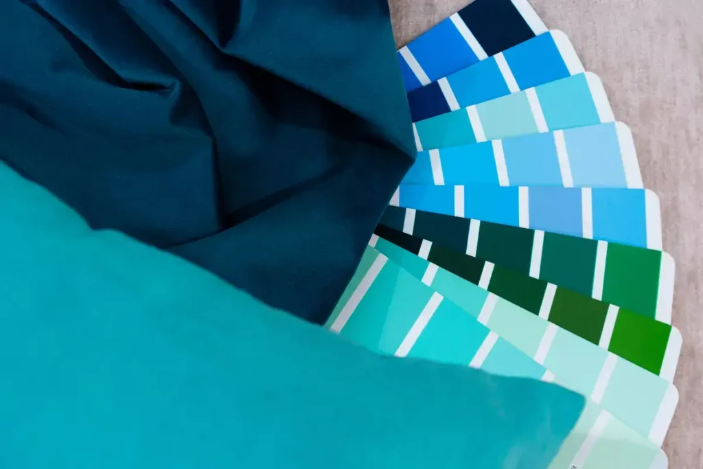 guide-palette-with-fabric-samples