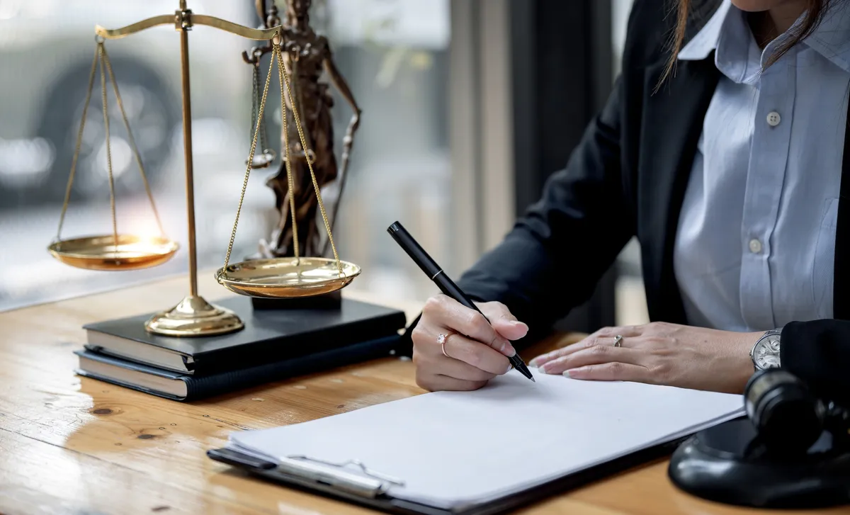 justice-lawyers-businesswoman-in-suit