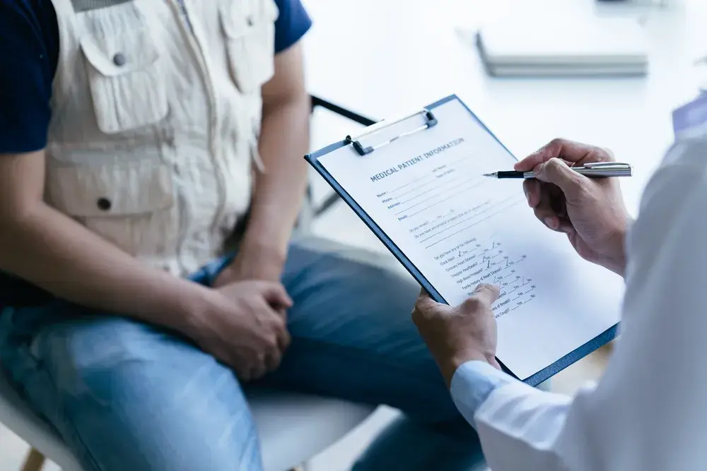 online-medical-consultation-doctor-working2