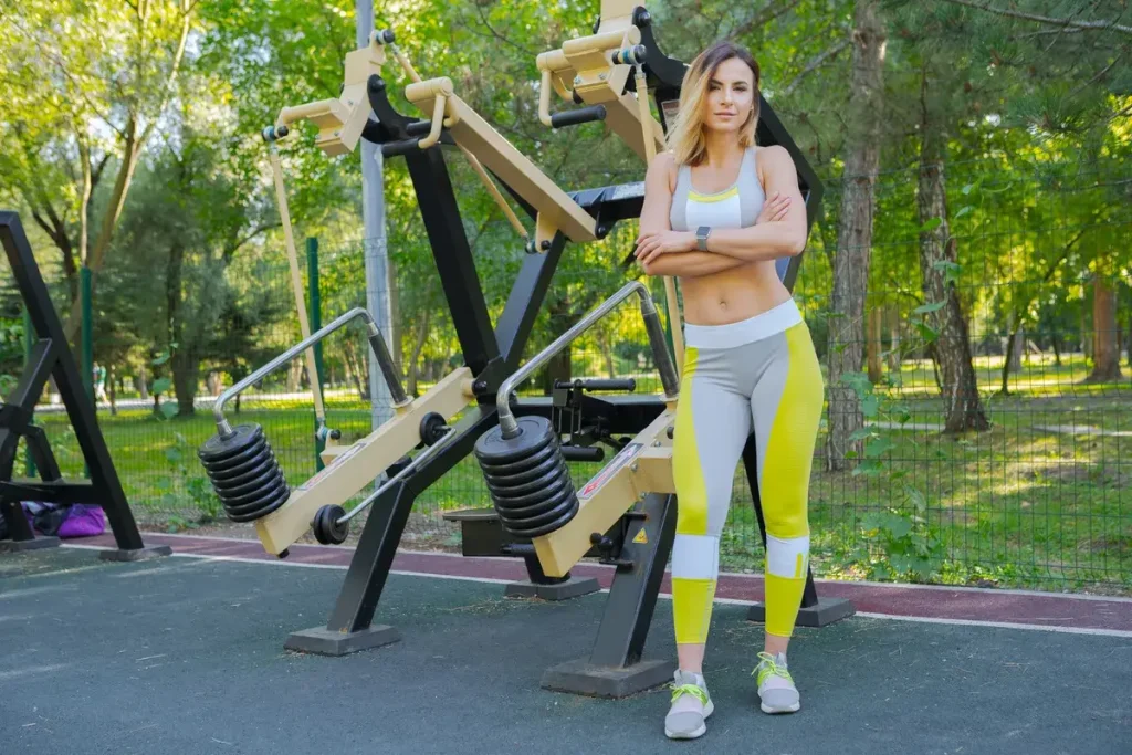 woman-working-out-in-an-outdoor-gym2(1)