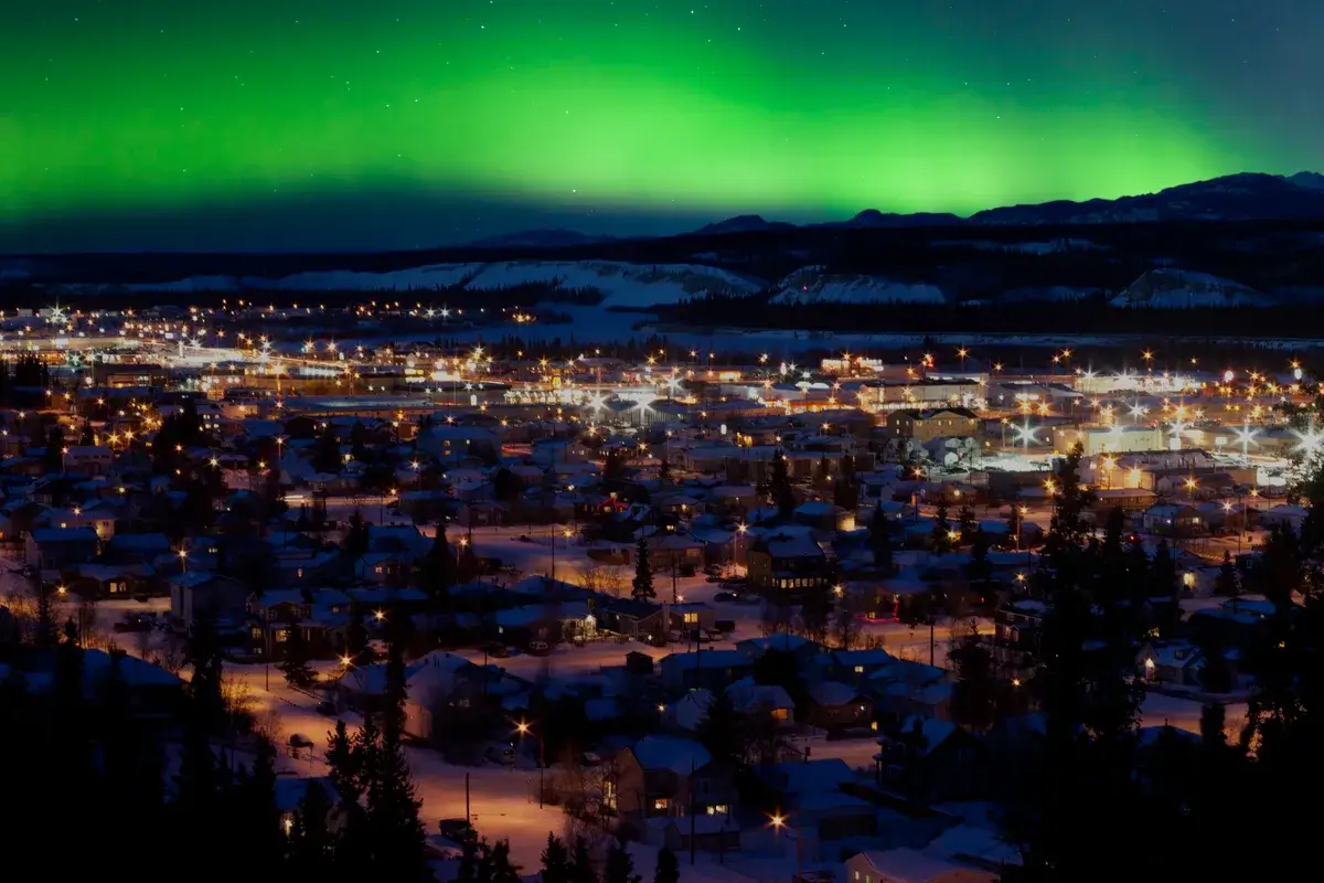 northern-lights-over-downtown