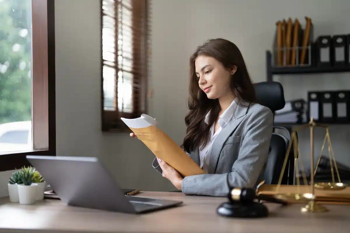 judge-gavel-with-justice-lawyers