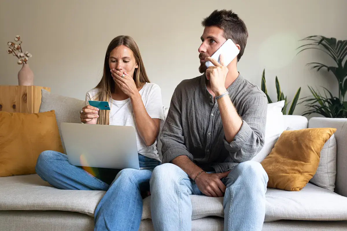 pareja de estudiantes