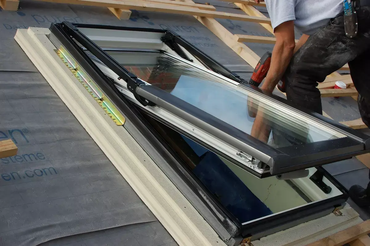 fitting-a-roof-window-skylight-with-1
