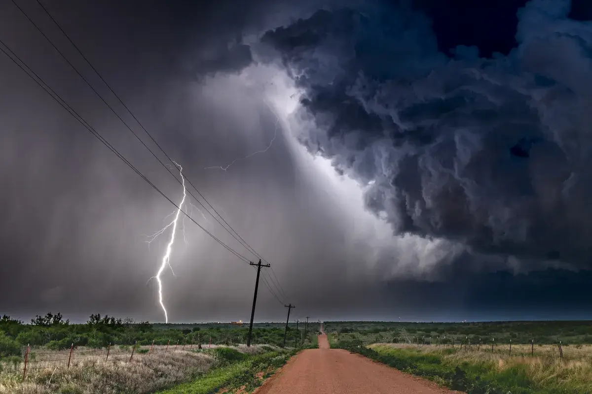 lightning-storm-over-field
