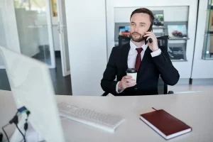 salesman-in-a-car-shop