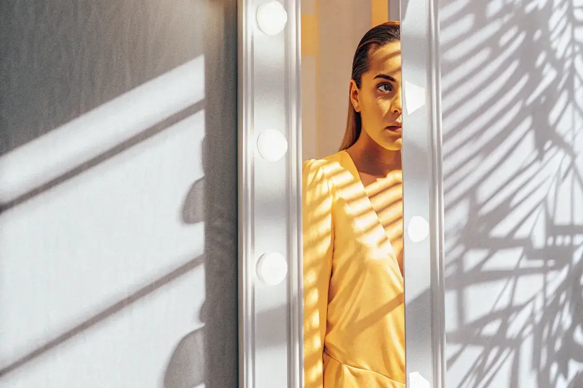 Conspiró la Esposa Adúltera para Asesinar al Estilista de Celebridades