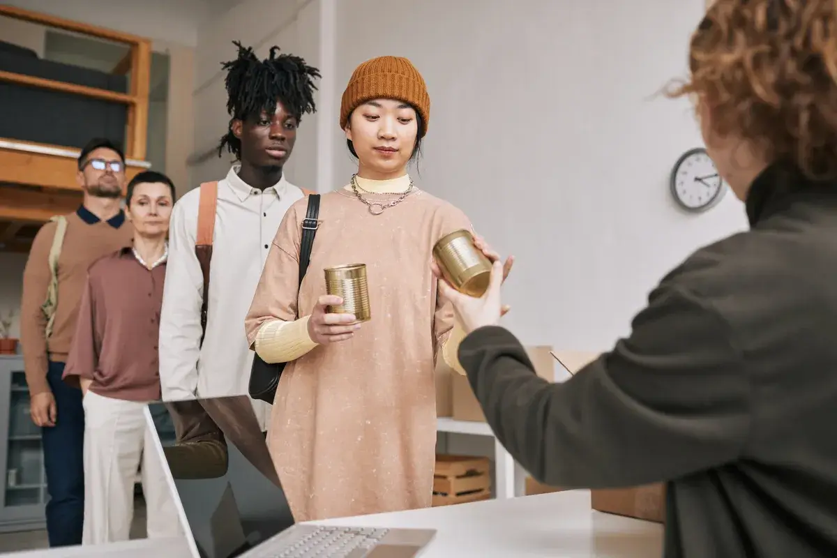 people-lining-at-donations