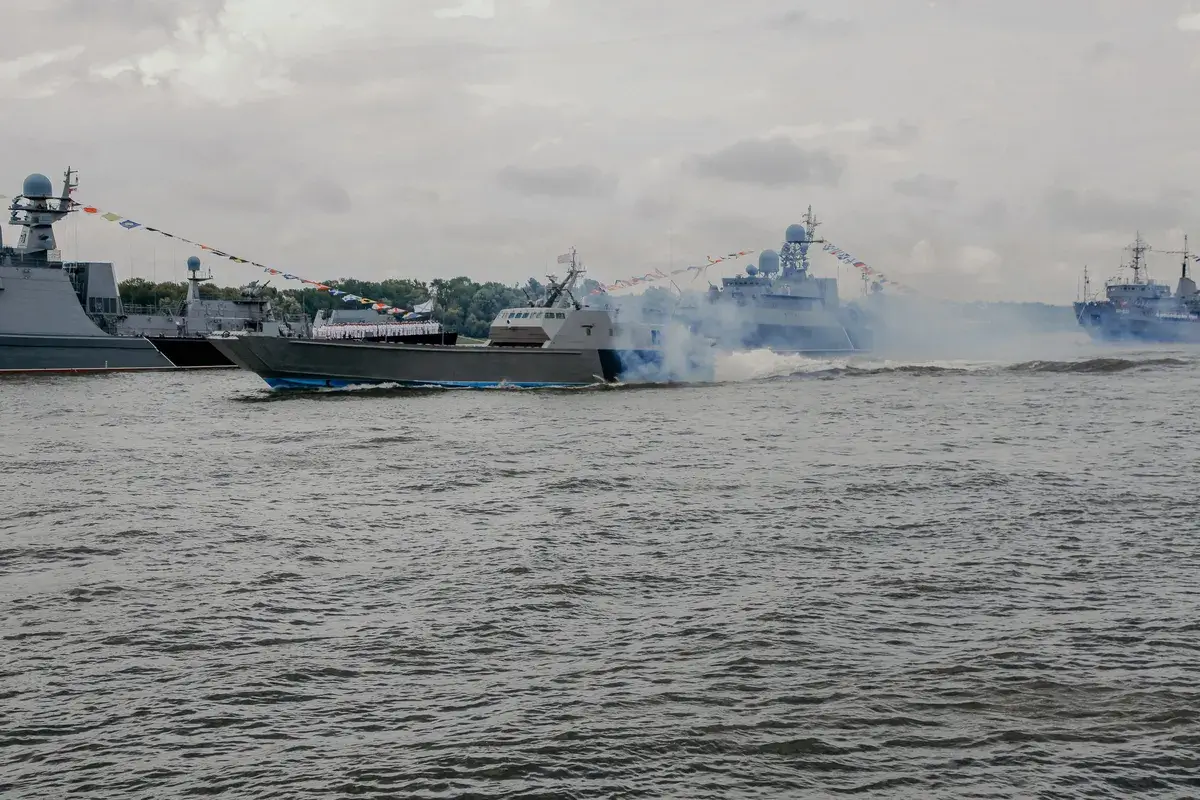 russian-warships-in-volga