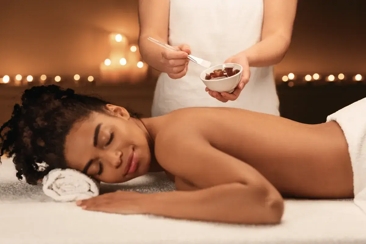 spa-therapist-applying-beauty