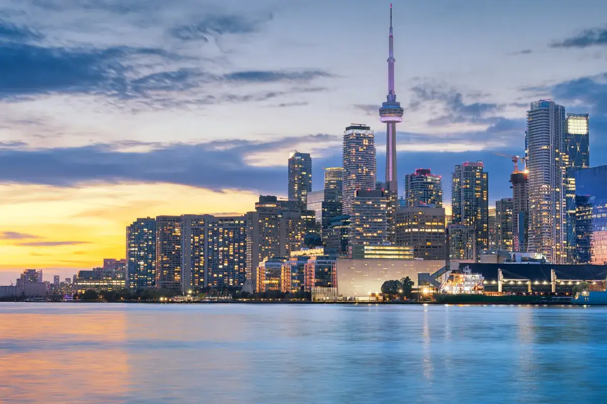 toronto-ontario-canada-cityscape-on-lake