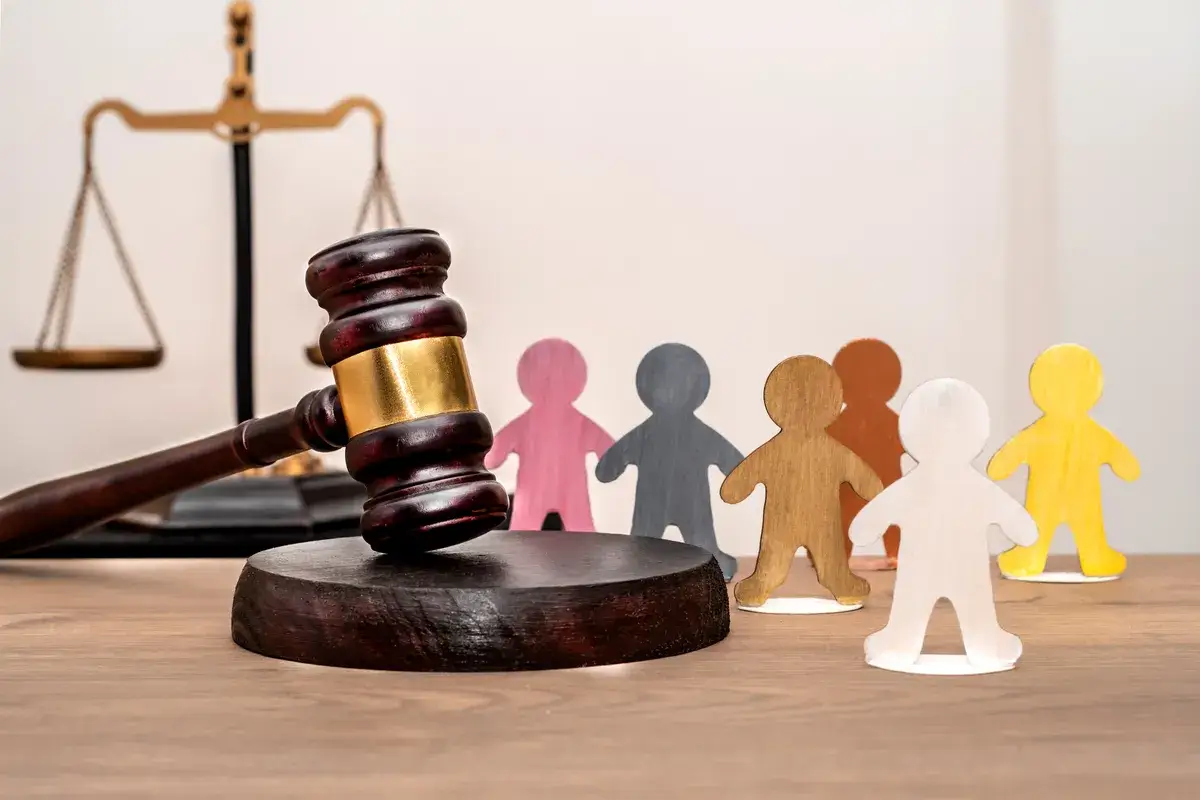 judge-s-gavel-various-human-figures