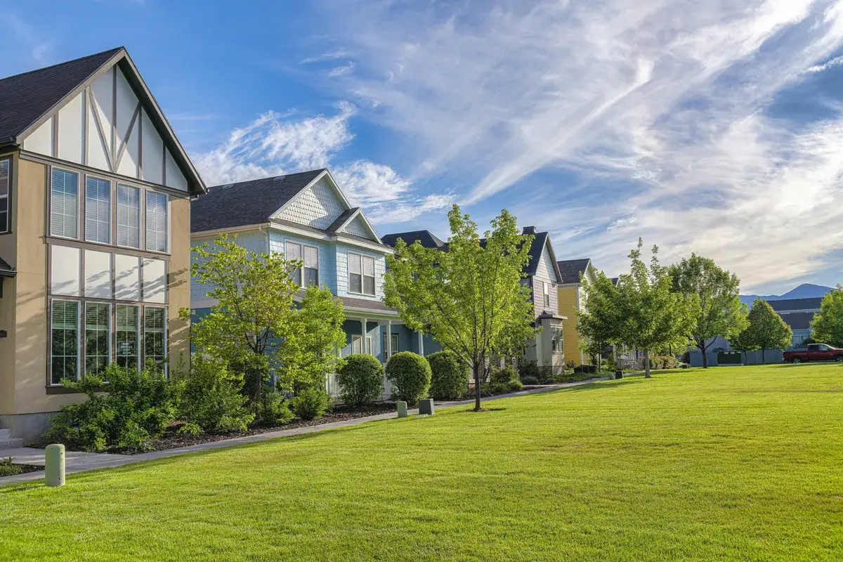 peaceful-landscape-of-houses