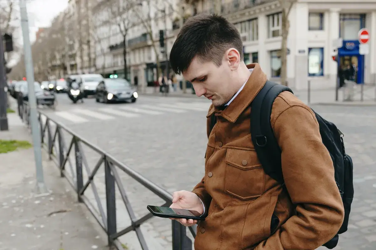 portrait-of-a-young-sad-guy-tourist-with-a-smartph