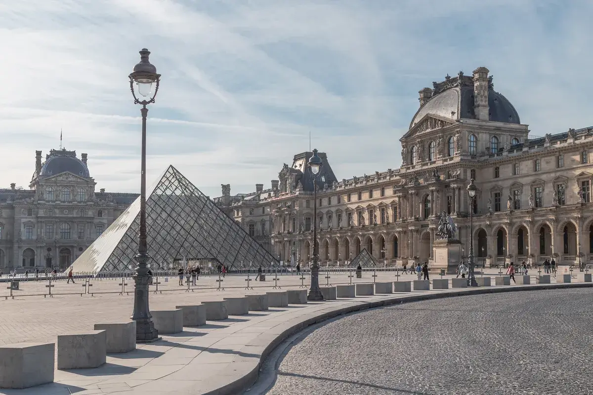 the-louvre-in-paris-the-largest-museum