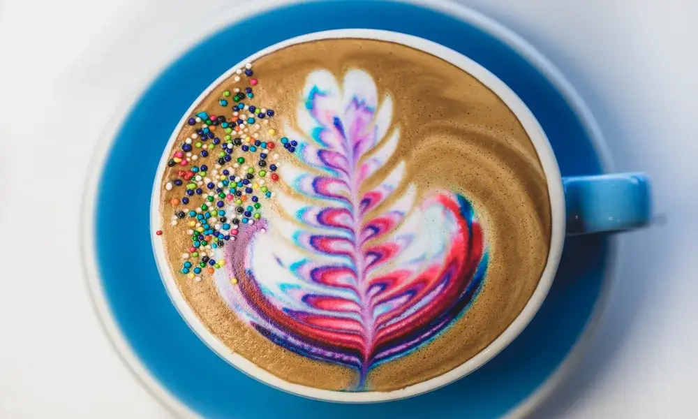 El latte arcoíris de Toronto