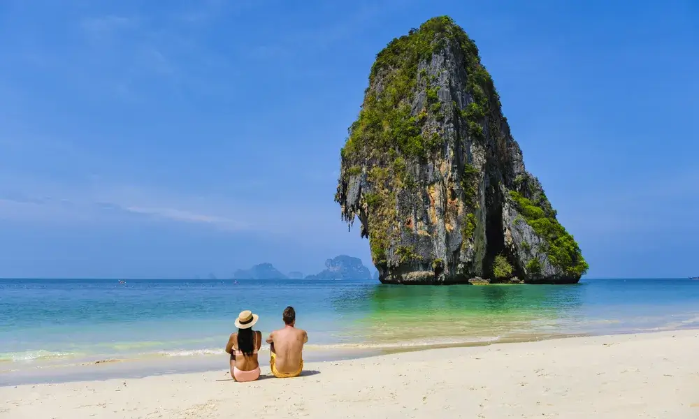 couple-of-men-and-woman-relaxing