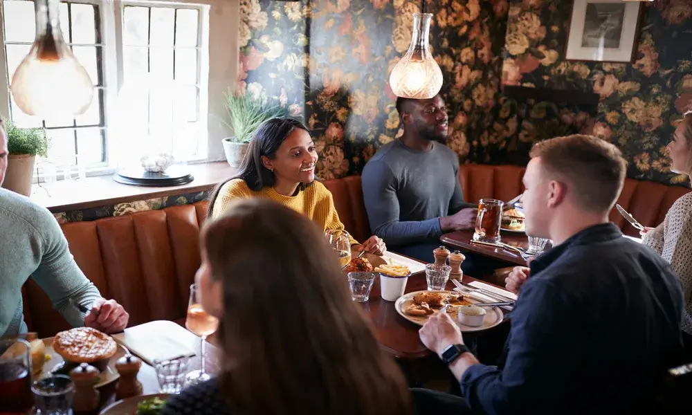 group-of-people-eating-in-restaurant
