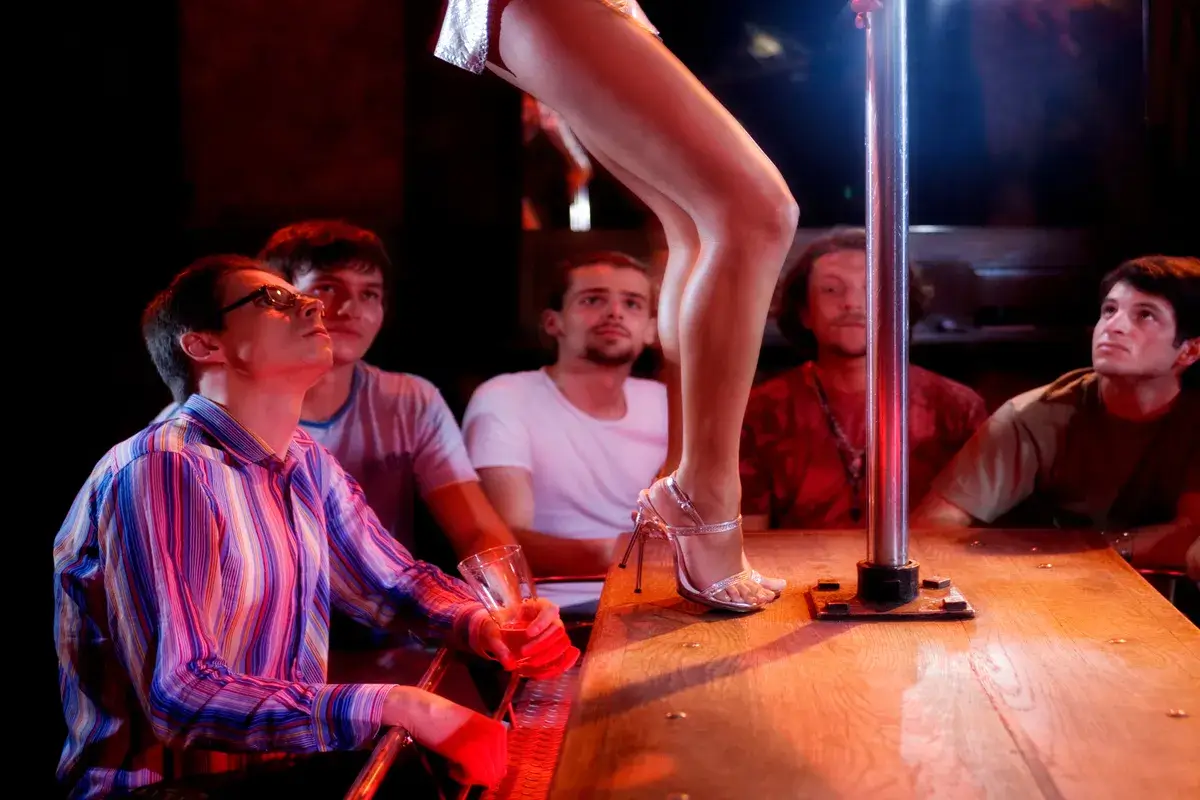 men-watching-a-pole-dancer