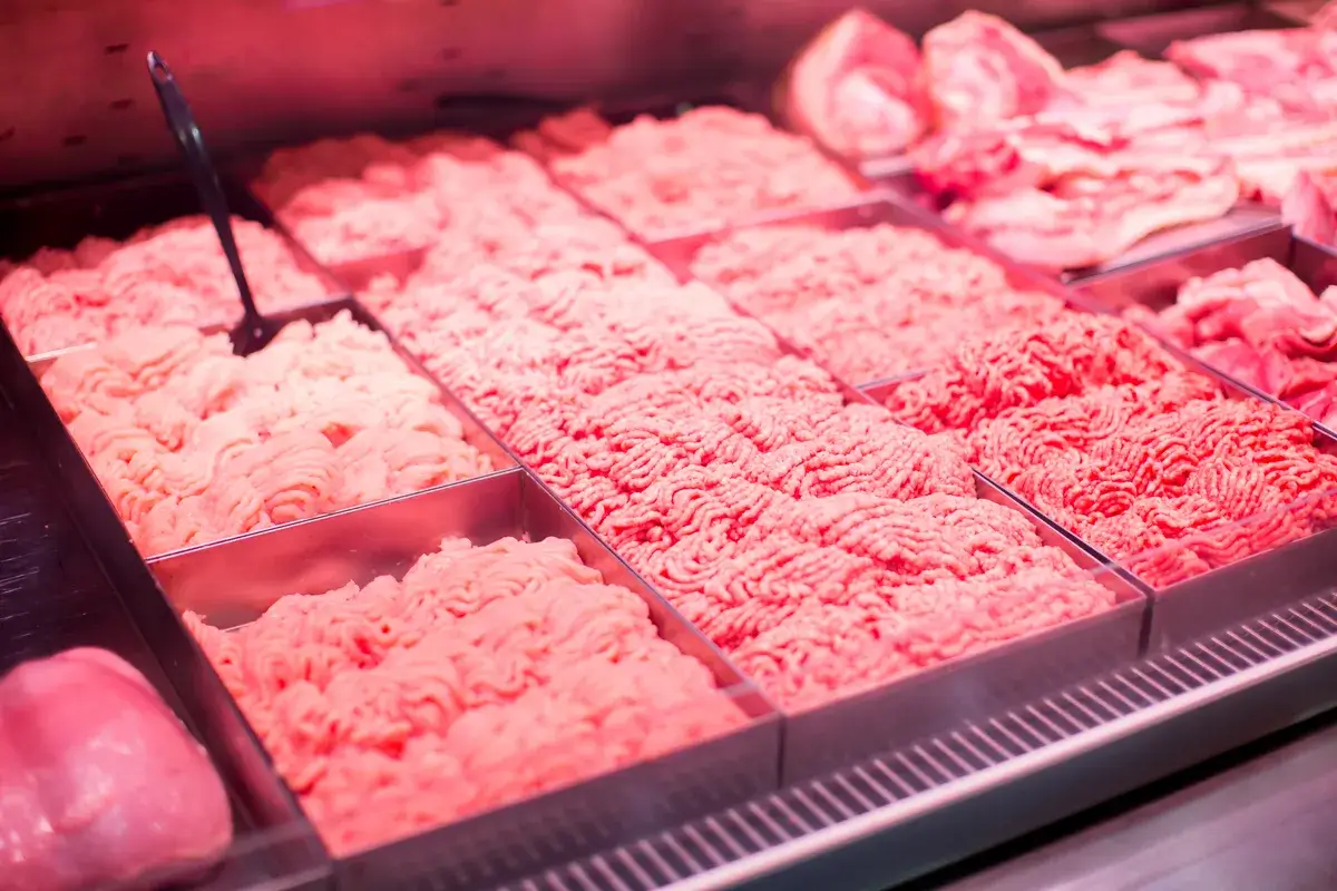 minced-meat-containers-in-a-supermarket