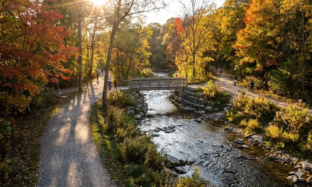 sendero de Etobicoke Creek