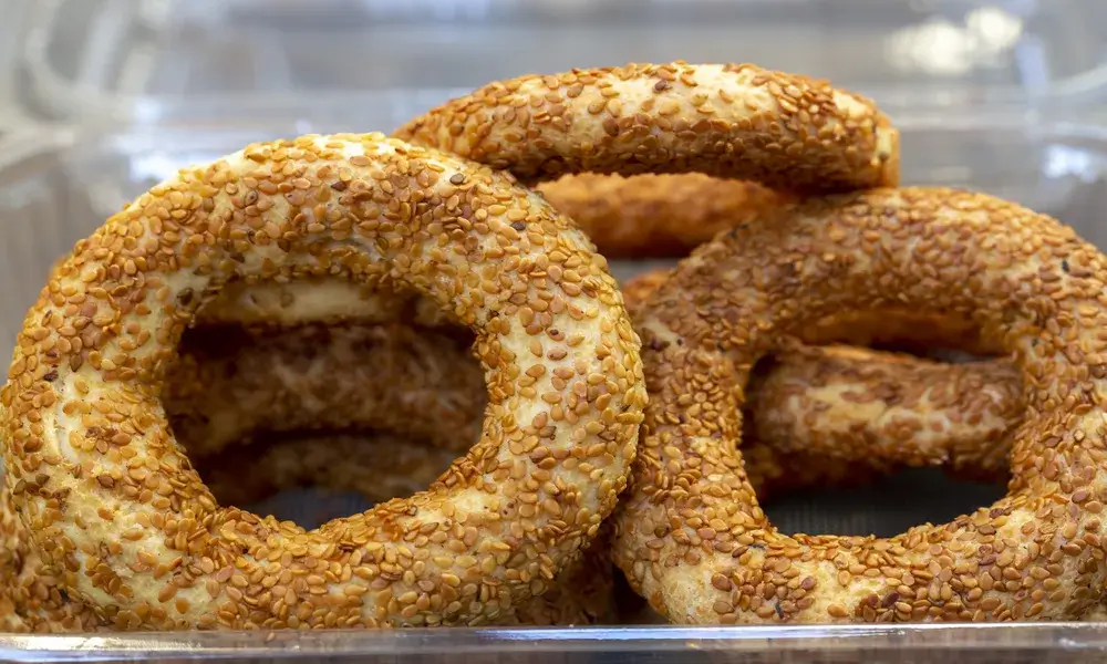 turkish-bagel-with-sesame-seeds
