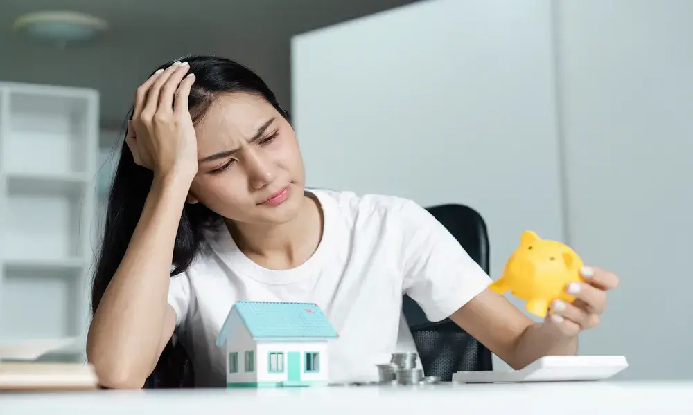 worried-woman-holding-piggy-banking