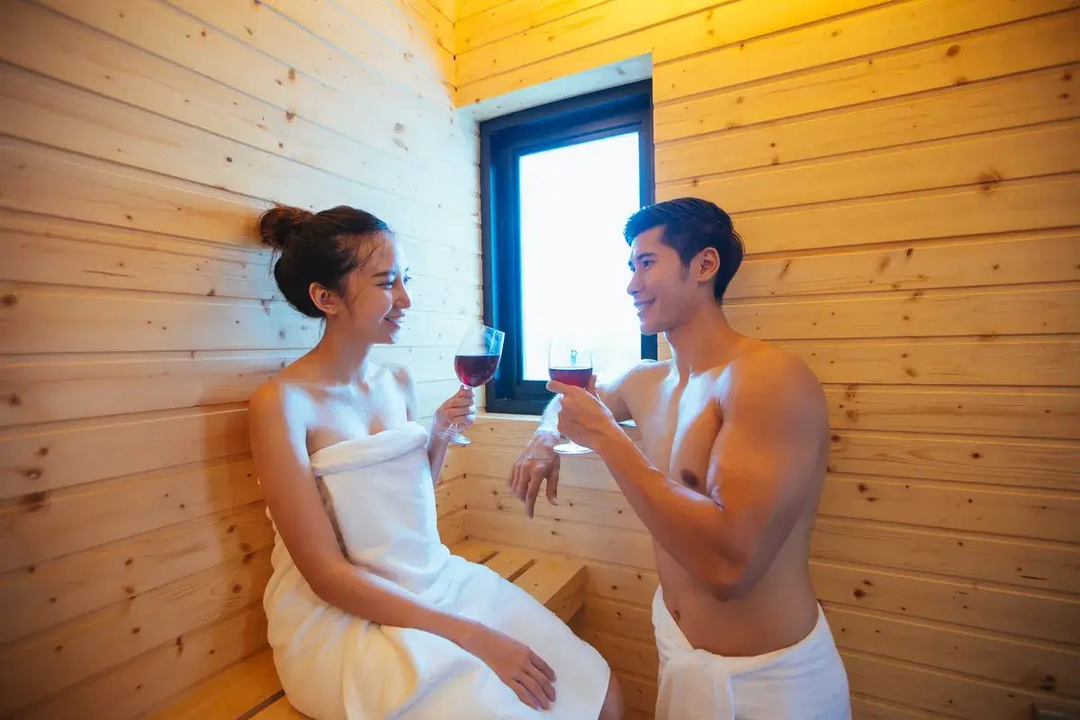 young-couple-relaxing-with-wine