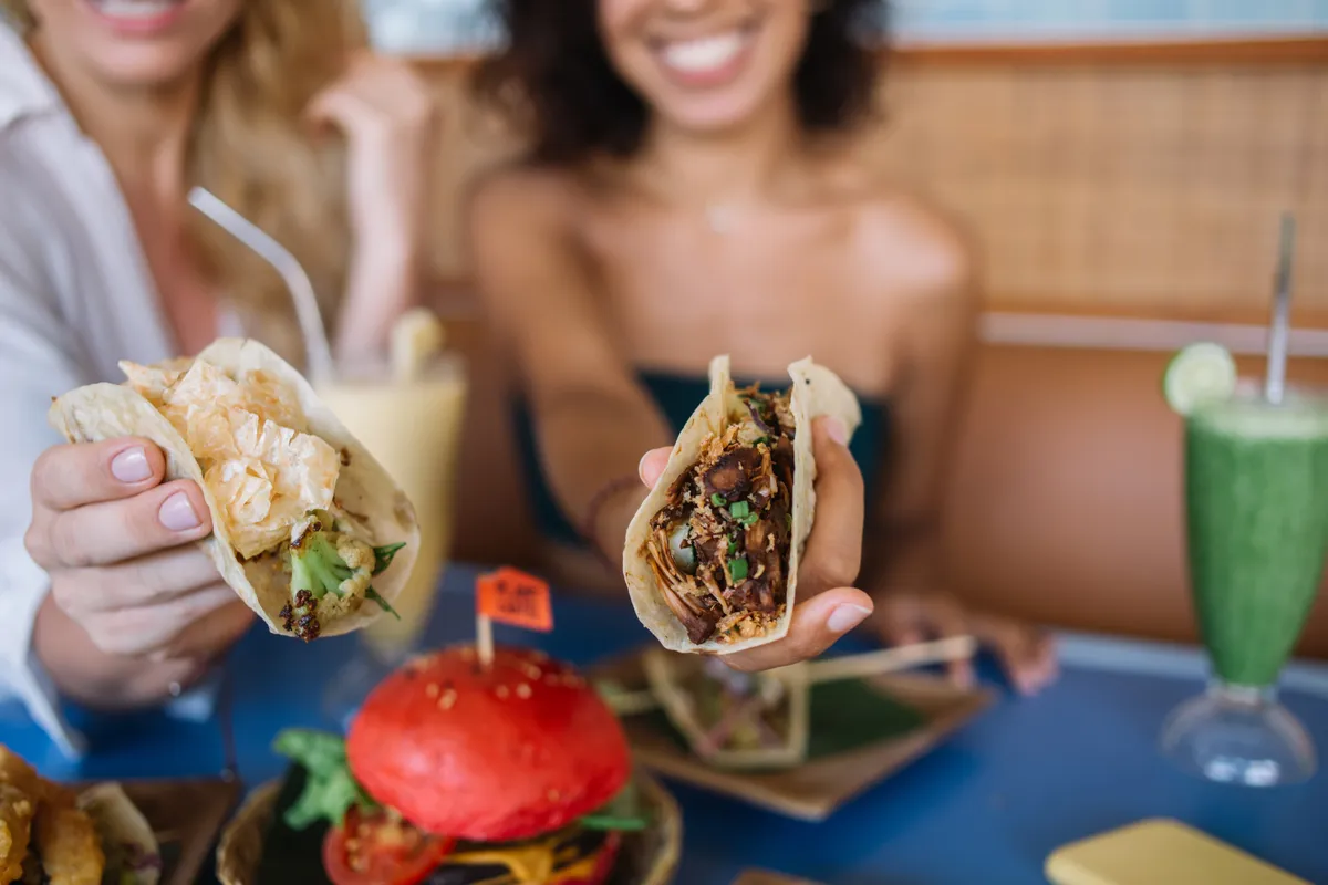 friendly-meeting-in-latin-cafeteria
