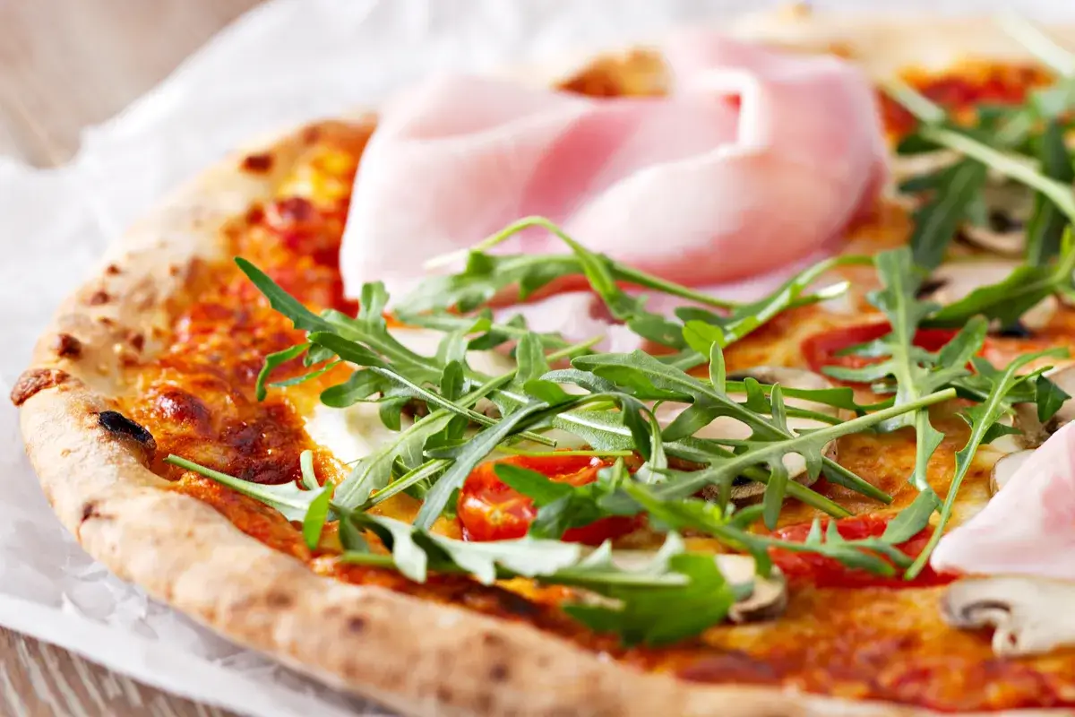 hot-italian-pizza-with-prosciutto