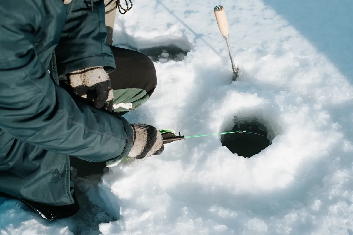 winter-fishing-active-leisure-hobbies