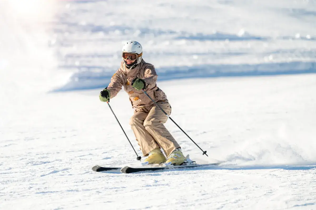 woman-skiing-2026