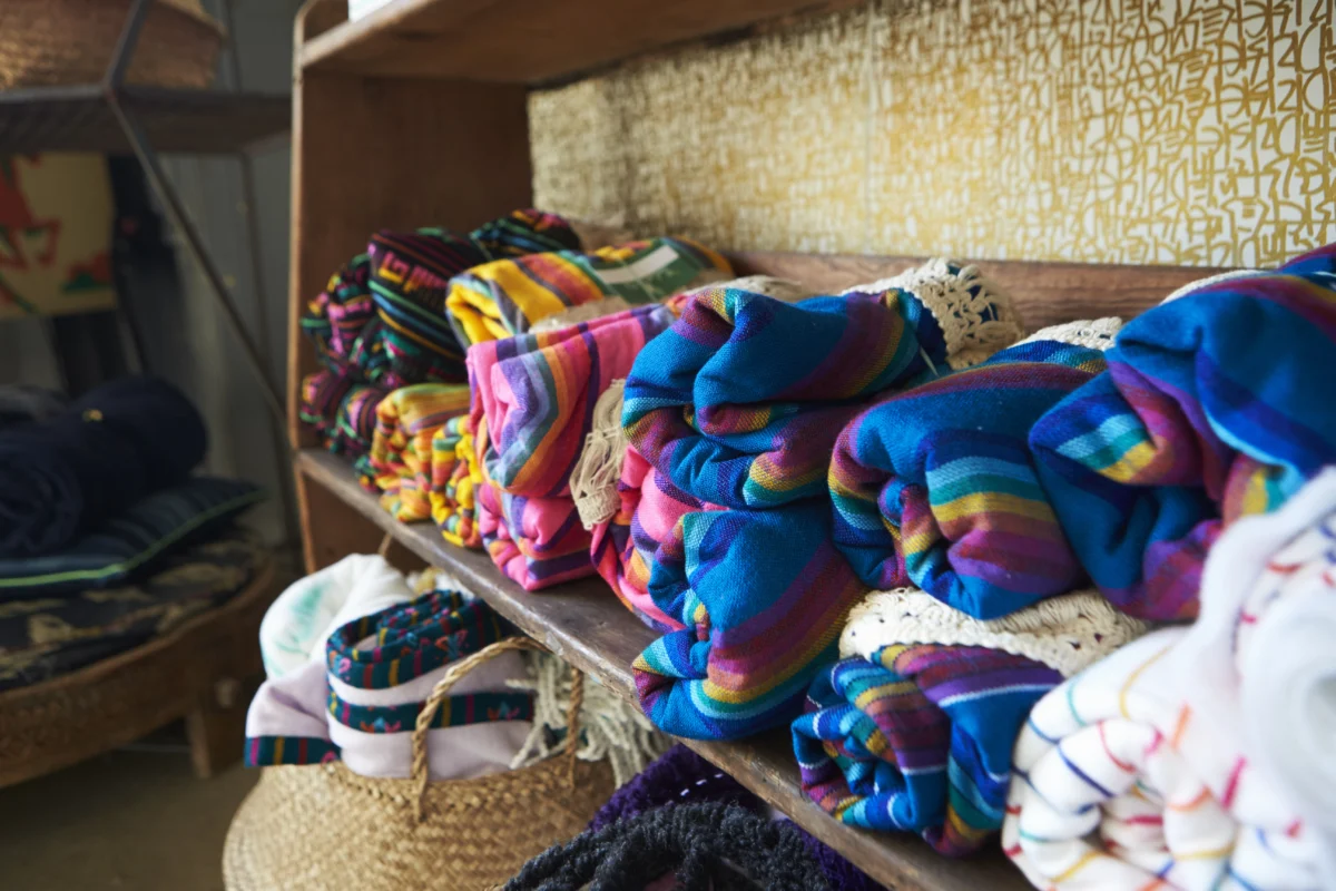 colourful-blankets-displayed-on-shelves