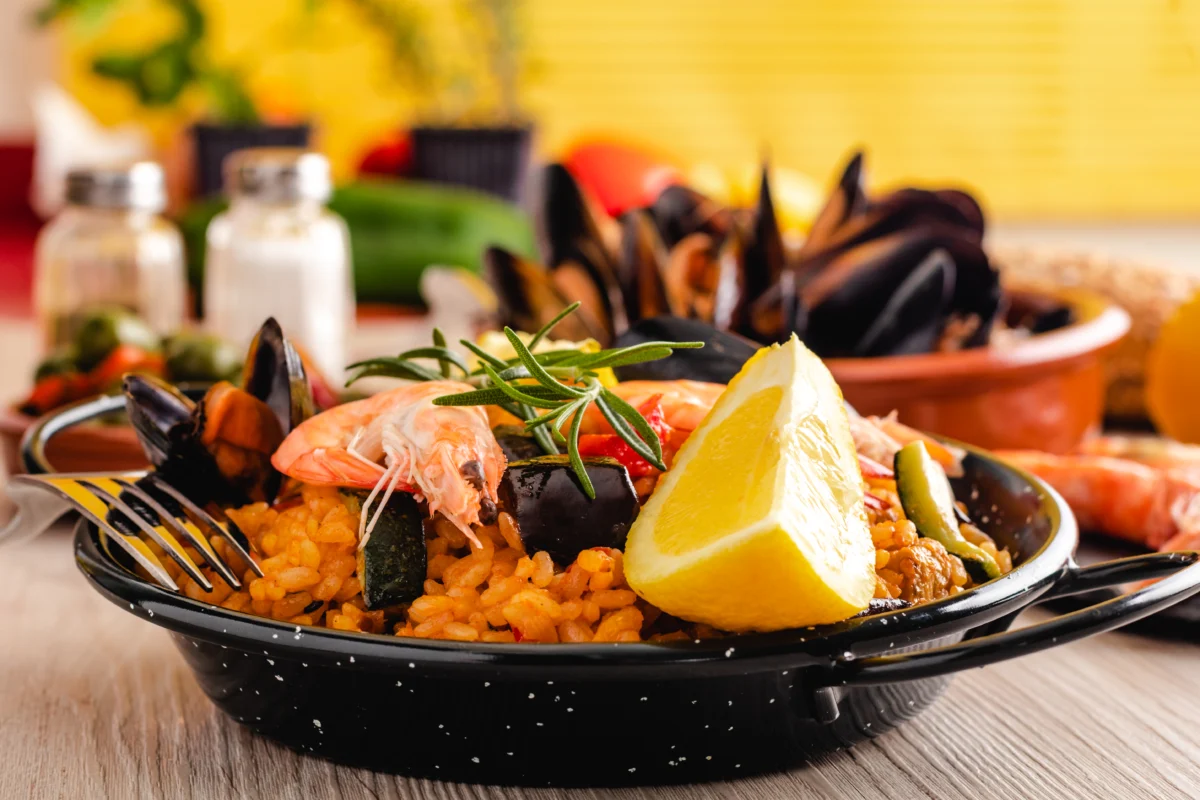 traditional-spanish-paella-with-seafood