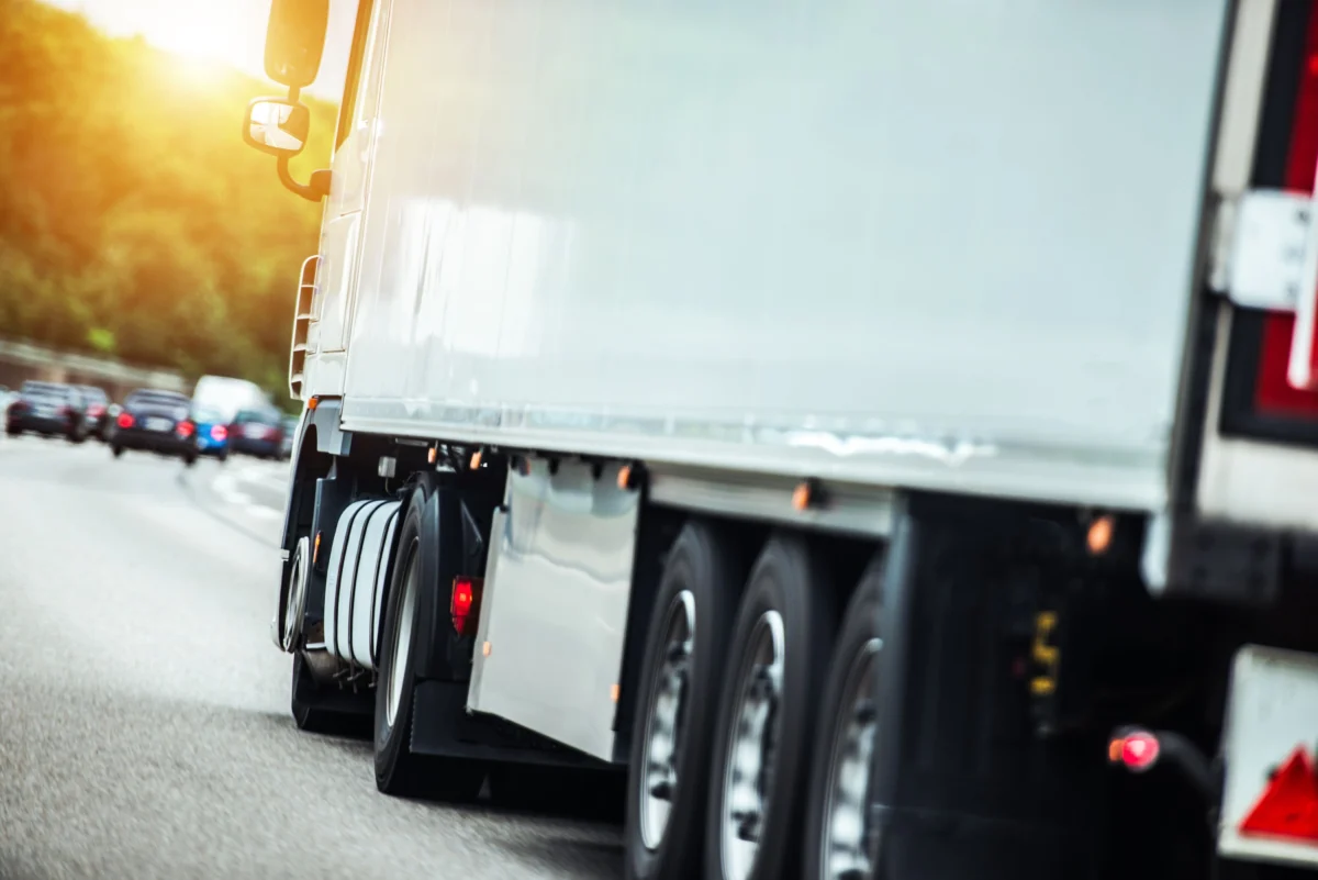 truck-transportation-on-the-highway