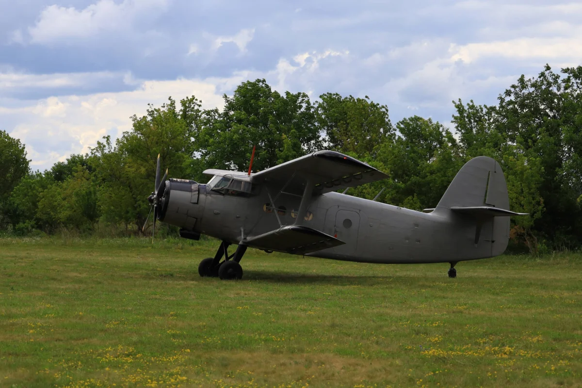 classic-old-retro-vintage-airplane
