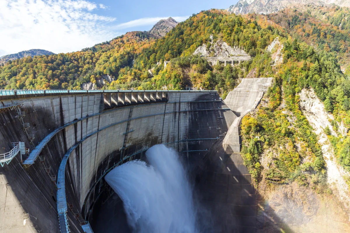 kurobe-dam-and-rainbow