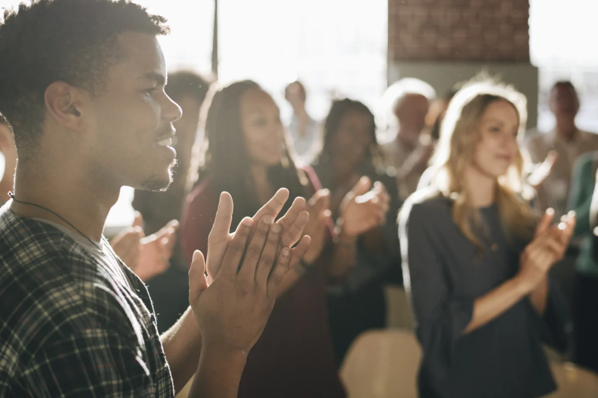 business-professionals-clapping