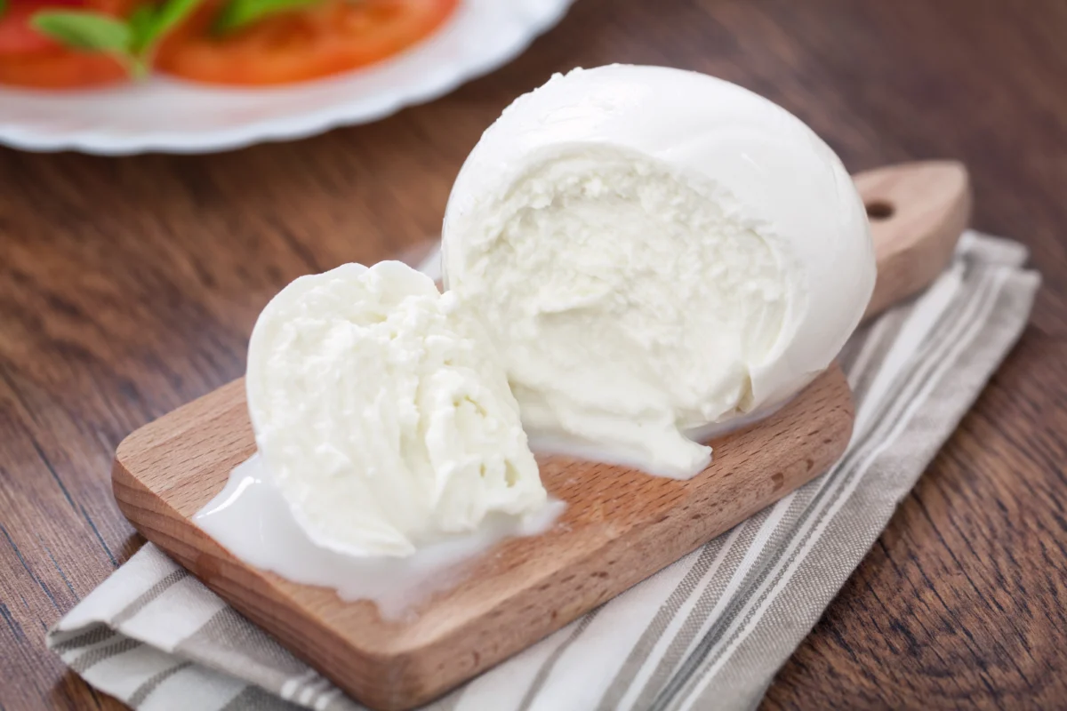 fresh-mozzarella-cheese-and-tomato