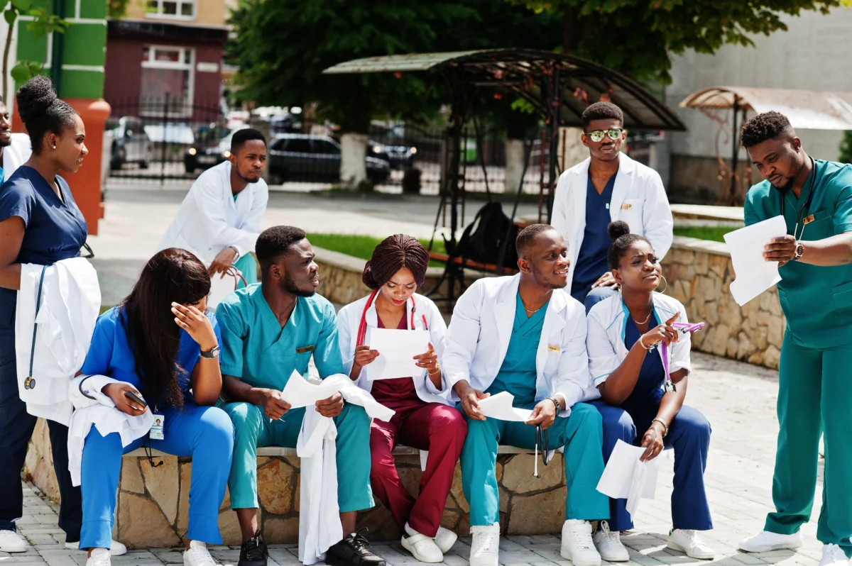 medical-professionals-collaborating